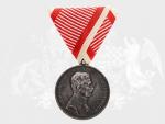 Stříbrná medaile za statečnost, 1. třídy, 9. vydání 1917-1918 Karel, na hraně punc hl. punc. úřadu Vídeň, A v kroužku, původní vojenská stuha