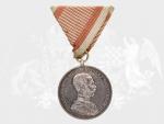 Stříbrná medaile za statečnost, 1. třídy, 8. vydání 1914-1917 F.J.I., na hraně punc hl. punc. úřadu Vídeň, A v kroužku, původní vojenská stuha