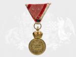 Vojenská záslužná medaile Signum Laudis F.J.I., zlacený bronz, původní voj. stuha