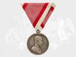 Stříbrná medaile za statečnost, 2. třídy, 8. vydání 1914-1917 F.J.I., původní trojúhelníková stuha