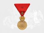 Vojenská záslužná medaile Signum Laudis F.J.I., zlacený bronz, původní civilní stuha, orig.ozdobná etue