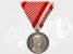 RAKOUSKO UHERSKO - Stříbrná medaile za statečnost 2. třídy, 9. vydání 1917-1918 Karel, na hr. punc hl. punc. úřadu Vídeň, A v kroužku, nová vojenská stuha