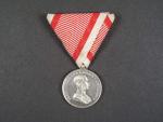 Medaile za statečnost II. třídy, postříbřený bronz, původní vojenská stuha, vydání 1914 - 1917