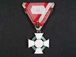 Vojenský záslužný kříž III. třídy s vál. dekorací, Ag, výroba V. Mayer