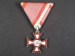 Vojenský záslužný kříž III. třídy, mírová skupina, Ag, výroba F. Rothe, mírně poškozený červený smalt