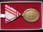 Bronzová čestná medaile za zásluhy o červený kříž s válečnou dekorací