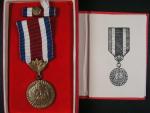 Medaile - Za obetavou praci pro socialismus, knizka + etue