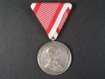 Medaile za statečnost I. třídy, Ag,na hraně značeno A, novodobá stuha, vydání 1914 - 1917