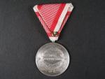 Medaile za statečnost I. třídy, Ag,na hraně značeno A, novodobá stuha, vydání 1914 - 1917