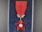 Řád Rudé hvězdy ČSSR č.3724 + etue, mírně poškozený smalt na horním cípu hvězdy na reversu