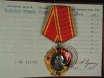 Řád Lenina, zlato, platina, č. 128976, období 1943-1951 + řádová knížka + těžítko s bustou Lenina