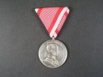 Medaile za statečnost I. třídy, Ag,na hraně značeno A, novodobá stuha, vydání 1914 - 1917