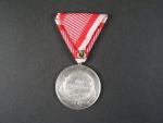 Medaile za statečnost I. třídy, Ag,na hraně značeno A, novodobá stuha, vydání 1914 - 1917