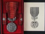 Medaile - Za zásluhy o obranu vlasti - ČSSR + etue a průkaz