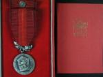 Medaile - Za zásluhy o obranu vlasti - ČSSR + etue a průkaz