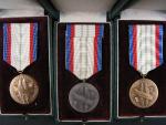 Medaile za upevňování přátelství ve zbrani I.,II. a III. třídy + etue