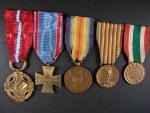 Vyznamenání po Italském legionáři, Revoluční medaile se štítkem DOSS ALTO + dekret, pam. med. ČS dobrovolce, medaile Vítězství Belgická + dekret, Italská Válečná medaile 1915 - 1918 a Pamětní medaile