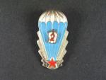 Odznak výsadkového vojska 2. třídy z obdobi 1965-1992 č.42767, mírně poškozený smalt ve štítku