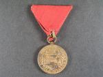 Vojenská jubilejní pam. medaile z r.1898, bronz, původní stuha