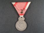 Stříbrná vojenská záslužná medaile Signum Laudis Karel, Ag, původní voj. stuha