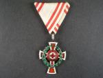 Za zásluhy červený kříž, kříž II. stupně s válečnou dekorací