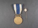 Československá vojenská medaile Za zásluhy, bronzová + miniatura