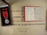 Vyznamenání - Za zásluhy o výstavbu I. vydání 1951-1960 ČSR č.1986 + orig. etue, průkaz a dekret s podpisem předsedy vlády V. Širokým