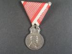 Stříbrná vojenská záslužná medaile Signum Laudis Karel, Ag, na hraně značka A, původní voj. stuha