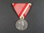 Medaile za statečnost II. třídy, Ag, původní vojenská stuha, vydání 1917 - 1918, na hraně značka A
