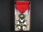 Řád čestné legie, rytíř, 3. republika 1870 - 1951 + etue, mírně poškozen smalt