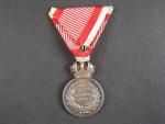 Stříbrná vojenská záslužná medaile Signum Laudis F.J.I., Ag, původní voj. stuha s meči