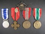 Sestava 5 ks vyznamenání a dekretů