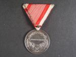 Medaile za statečnost I. třídy, Ag, původní vojenská stuha, vydání 1917 - 1918, na hraně značka A