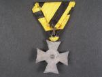 Vojenský služební kříž III.tř. za 6 let služby, vydání z let 1913 - 1918, náhradní kov, původní stuha