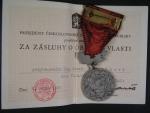 Medaile - Za zásluhy o obranu vlasti - ČSSR, etue + udělovací knížka