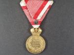 Vojenská záslužná medaile Signum Laudis F.J.I., zlacený bronz