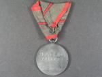 Medaile Za zranění z r. 1917 na stuze za jedno zranění