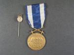 Československá vojenská medaile Za zásluhy, bronzová + miniatura