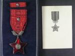 Řád Rudé hvězdy ČSSR č.2003 + etue a průkaz, mírně poškozený smalt v pravém spodním cípu hvězdy