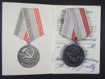Medaile veterán práce + udělovací knížka