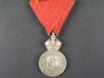 Stříbrná vojenská záslužná medaile Signum Laudis F.J.I., postříbřený bronz, původní stuha