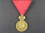 Vojenská záslužná medaile Signum Laudis F.J.I., zlacený bronz, původní stuha
