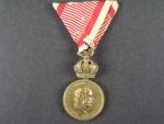 Vojenská záslužná medaile Signum Laudis F.J.I., zlacený bronz, původní voj. stuha