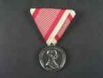 Medaile za statečnost II. třídy, Ag, původní vojenská stuha, vydání 1914 - 1917 na hraně značka A