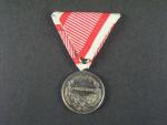 Medaile za statečnost II. třídy, Ag, nová vojenská stuha, vydání 1917 - 1918, na hraně značka A