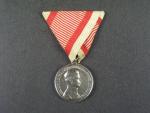 Medaile za statečnost II. třídy, Ag, původní vojenská stuha, vydání 1917 - 1918, na hraně značka A