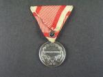 Medaile za statečnost II. třídy, Ag, původní vojenská stuha, vydání 1917 - 1918, na hraně značka A