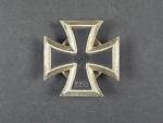 Železný kříž I. stupně 1939 na šroub, výrobce Foerster & Barth, Pforzheim