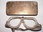 Britské brýle Mk.II z 2. sv. války, vše původní včetně plechové krabičky , raženo 1943.