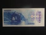 1000 Kč 1985/1993 série C 67, kolek lepený s výrazným posunem ořezu kolku